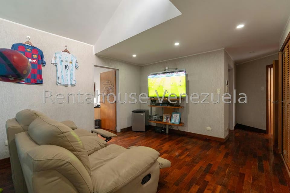 Casa (Multipes Niveles) en Venta en Cumbres de Curumo, Distrito Metropolitano - 48