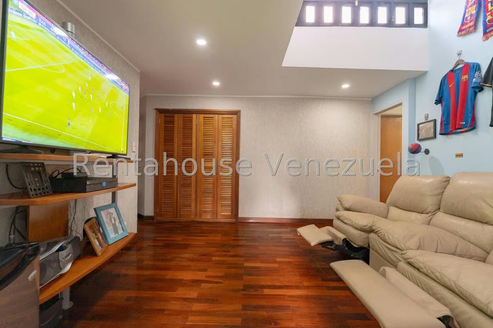 Casa (Multipes Niveles) en Venta en Cumbres de Curumo, Distrito Metropolitano - 49