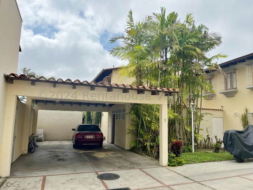 Casa (Multipes Niveles) en Venta en Oripoto, Distrito Metropolitano - 2