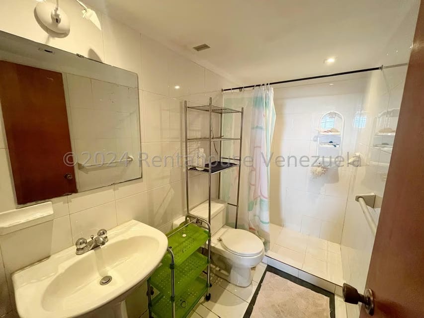 Casa (Multipes Niveles) en Venta en Oripoto, Distrito Metropolitano - 35
