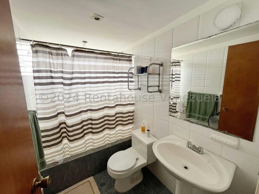 Casa (Multipes Niveles) en Venta en Oripoto, Distrito Metropolitano - 44