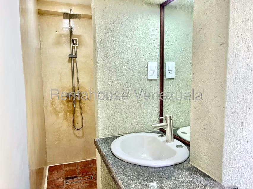 Apartamento (1 Nivel) en Alquiler en Oripoto, Distrito Metropolitano - 12