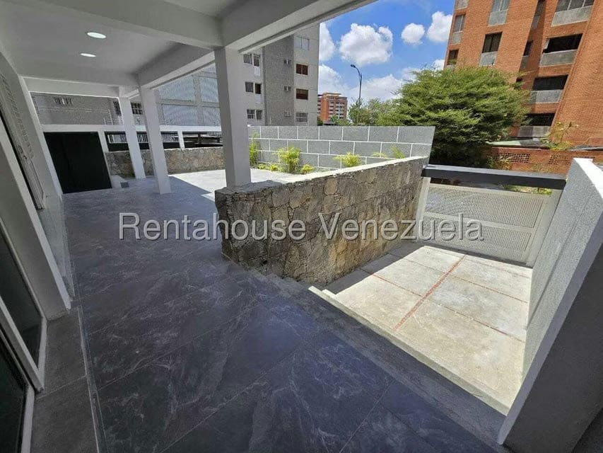 Casa (Duplex) en Venta en Colinas de Bello Monte, Distrito Metropolitano - 2