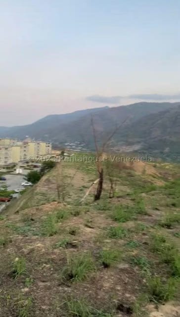 Terreno (Comercial) en Venta en El Marques, Miranda - 2