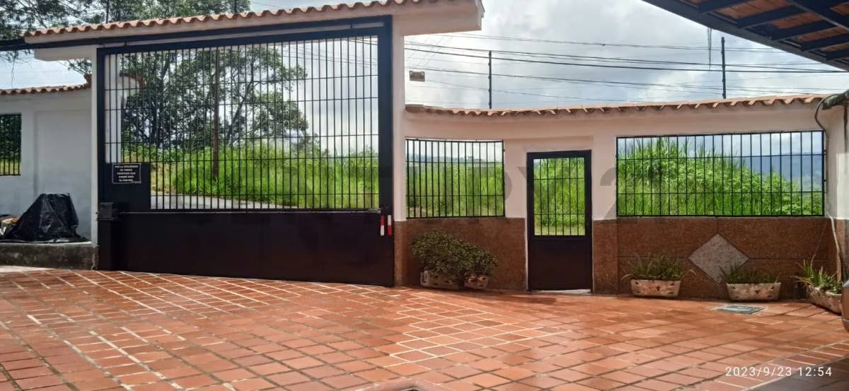 VENTA DE TOWNHOUSE SECTOR LAGUNETICA LOS TEQUES - 2
