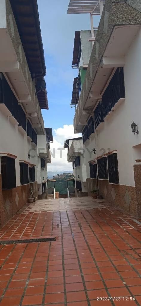 VENTA DE TOWNHOUSE SECTOR LAGUNETICA LOS TEQUES - 3
