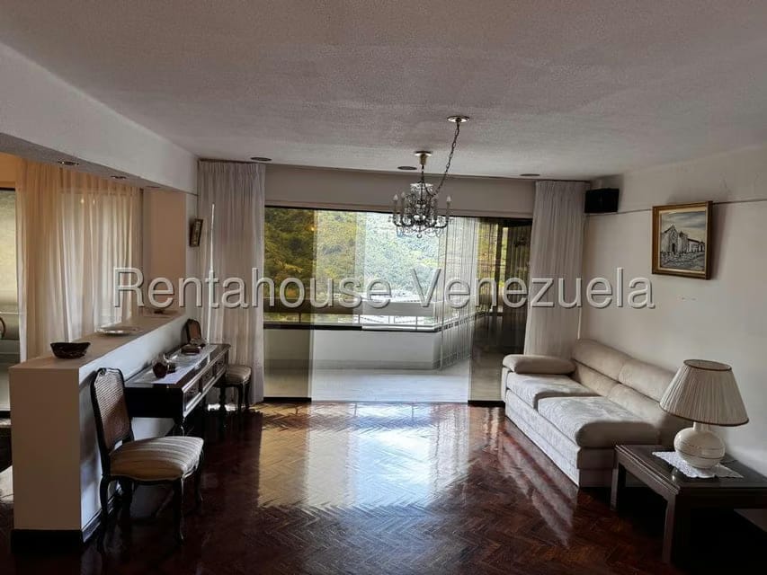 Apartamento (1 Nivel) en Alquiler en Las Esmeraldas, Distrito Metropolitano - 2