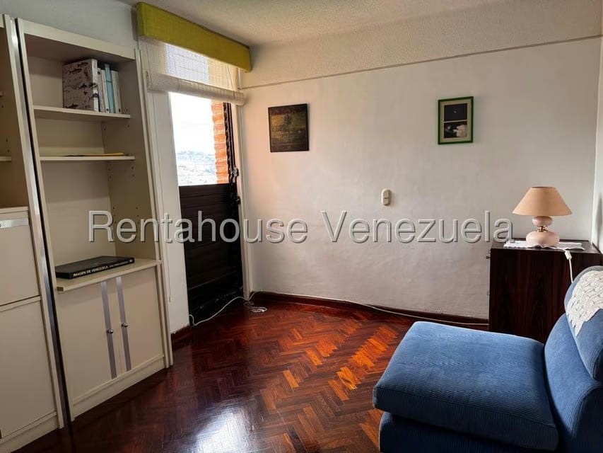 Apartamento (1 Nivel) en Alquiler en Las Esmeraldas, Distrito Metropolitano - 14
