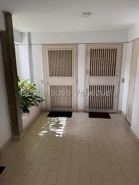 Apartamento (1 Nivel) en Alquiler en Las Esmeraldas, Distrito Metropolitano - 21