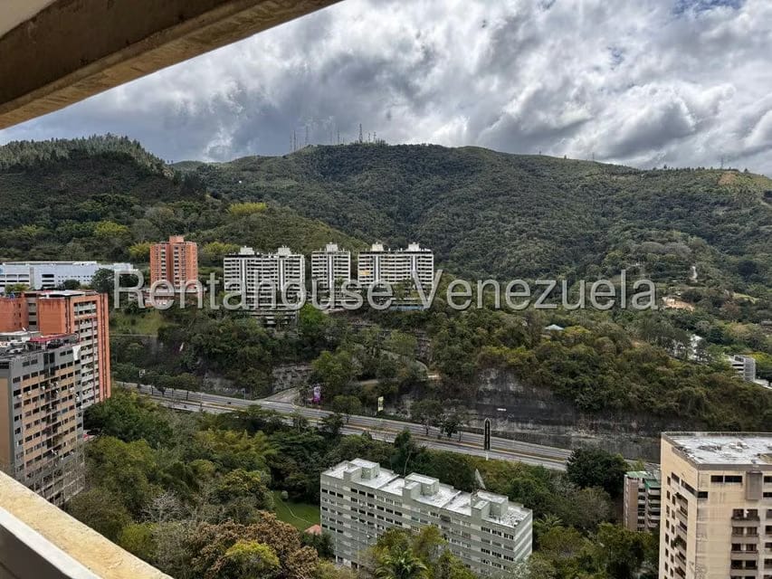 Apartamento (1 Nivel) en Alquiler en Las Esmeraldas, Distrito Metropolitano - 24