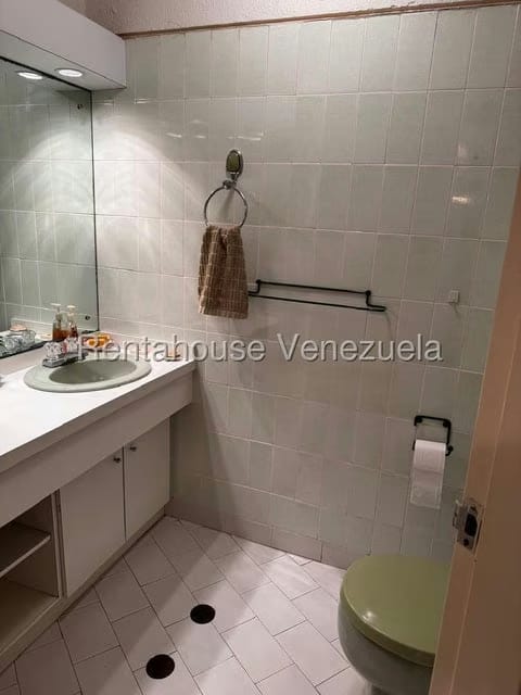 Apartamento (1 Nivel) en Alquiler en Las Esmeraldas, Distrito Metropolitano - 35