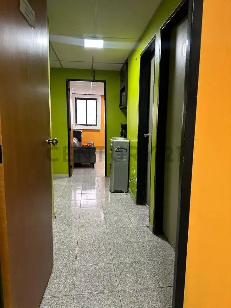 Oficina en Torre Empresarial Araujo, Centro de Valencia, Carabobo, Venezuela - 2