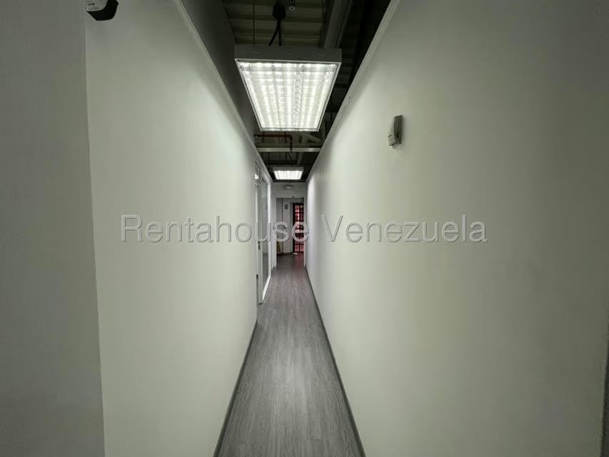 Comercial (Oficina) en Alquiler en La Campiña, Distrito Metropolitano - 2