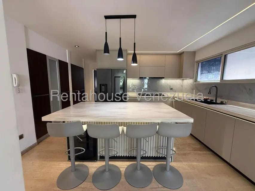 Apartamento (Duplex) en Alquiler en Los Naranjos de Las Mercedes, Distrito Metropolitano - 4