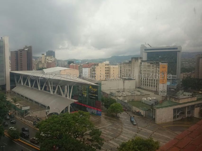 Comercial (Oficina) en Alquiler en Los Dos Caminos, Distrito Metropolitano - 21