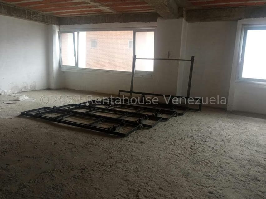 Comercial (Oficina) en Alquiler en Los Dos Caminos, Distrito Metropolitano - 5