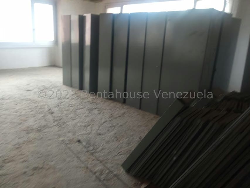 Comercial (Oficina) en Alquiler en Los Dos Caminos, Distrito Metropolitano - 7