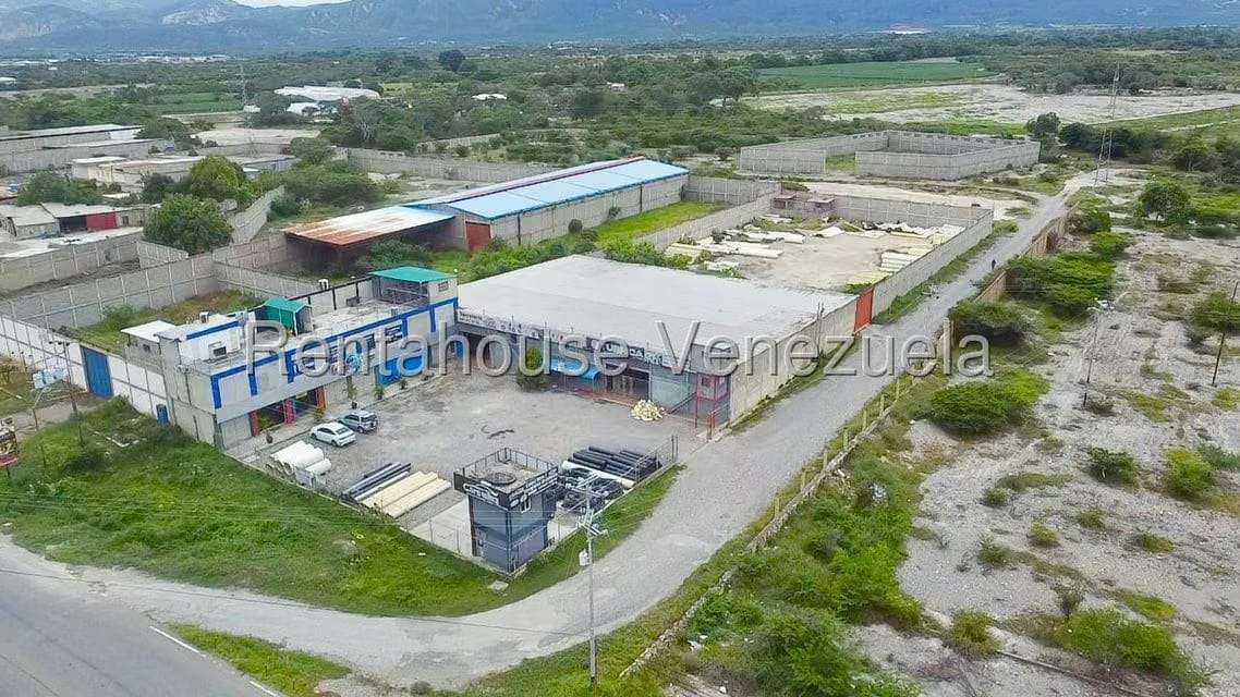 Comercial (Galpon - Deposito) en Venta en Parroquia Juan Bautista Rodriguez, Lara - 2