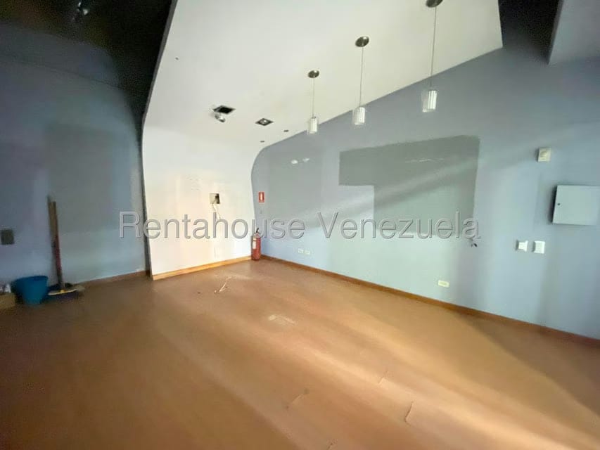 Comercial (Local Comercial) en Alquiler en Manzanares, Distrito Metropolitano - 2