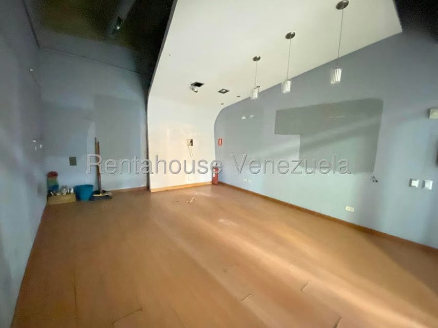 Comercial (Local Comercial) en Alquiler en Manzanares, Distrito Metropolitano - 3