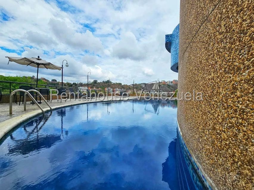 Apartamento (Duplex) en Venta en La Alameda, Distrito Metropolitano - 85