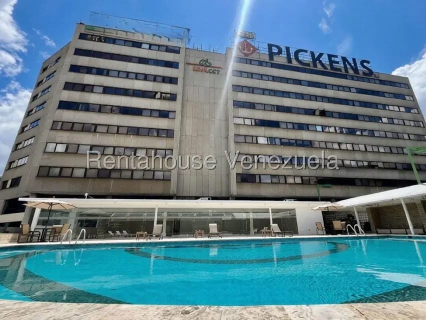 Apartamento (1 Nivel) en Alquiler en Chuao, Distrito Metropolitano