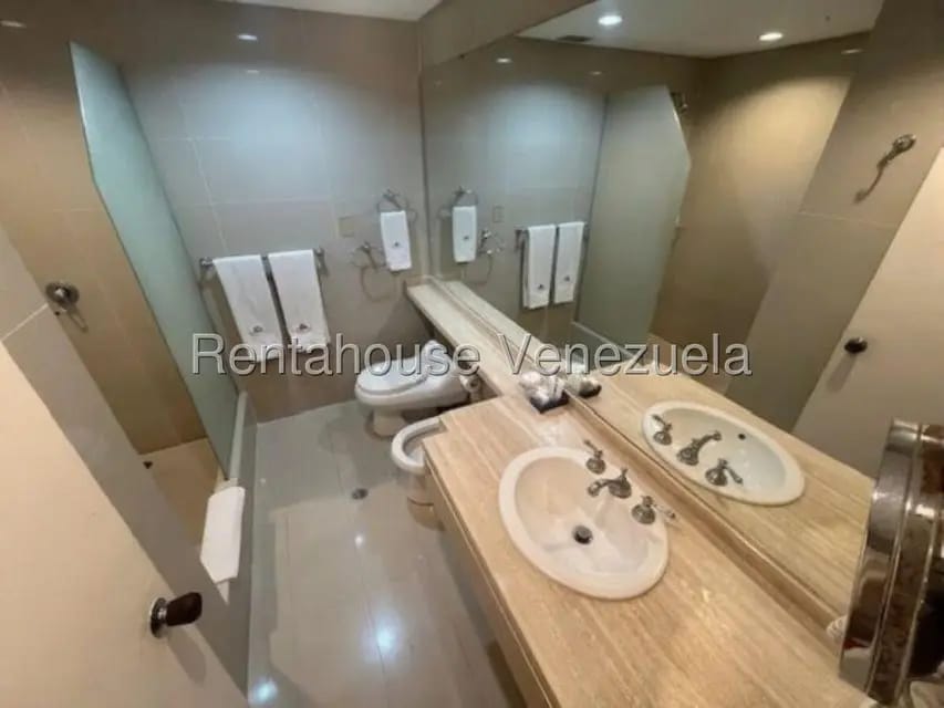 Apartamento (1 Nivel) en Alquiler en Chuao, Distrito Metropolitano - 6