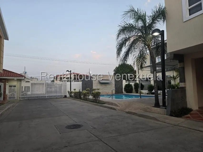 Townhouse (Duplex) en Alquiler en Centro, Zulia - 12