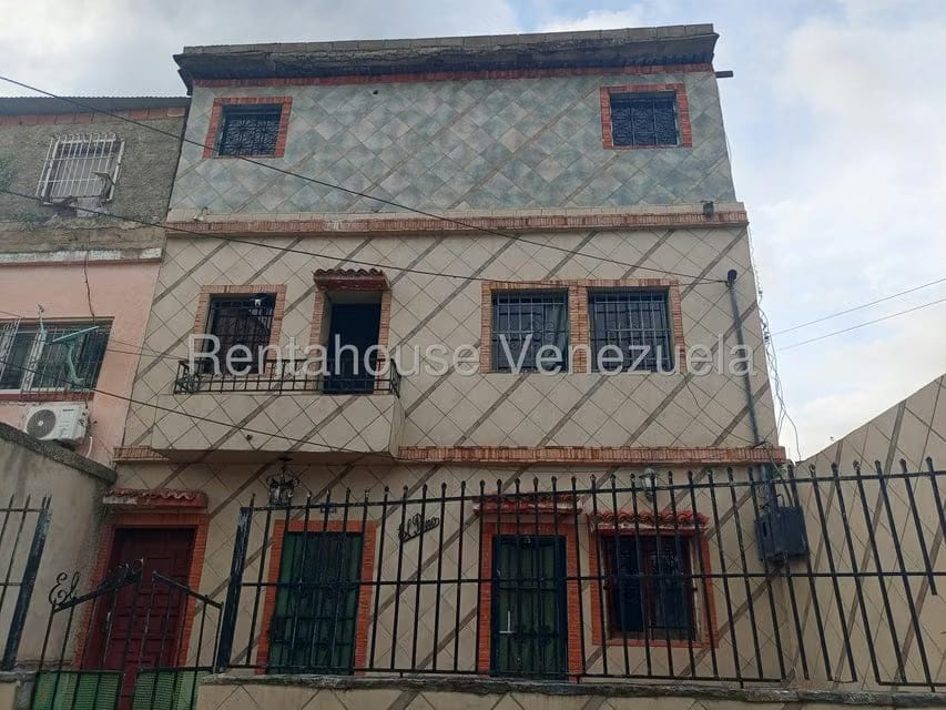 Casa (Multipes Niveles) en Venta en Guaicaipuro, Distrito Metropolitano