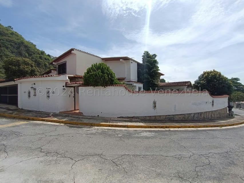 Casa (Duplex) en Venta en Santa Paula, Distrito Metropolitano