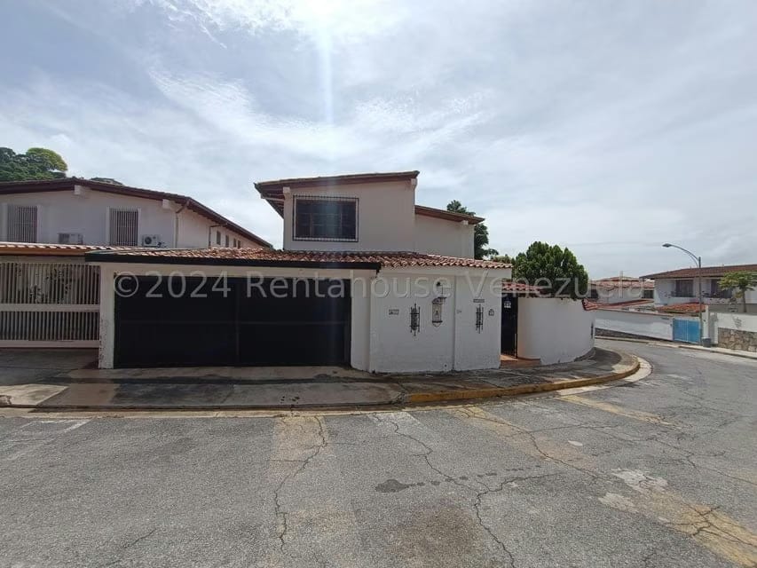 Casa (Duplex) en Venta en Santa Paula, Distrito Metropolitano - 2