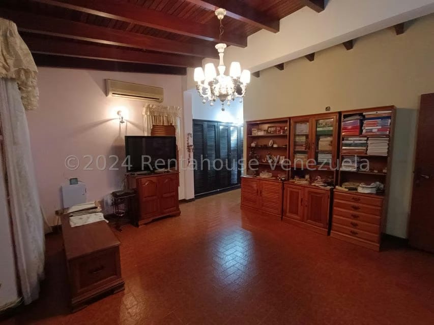 Casa (Duplex) en Venta en Santa Paula, Distrito Metropolitano - 32