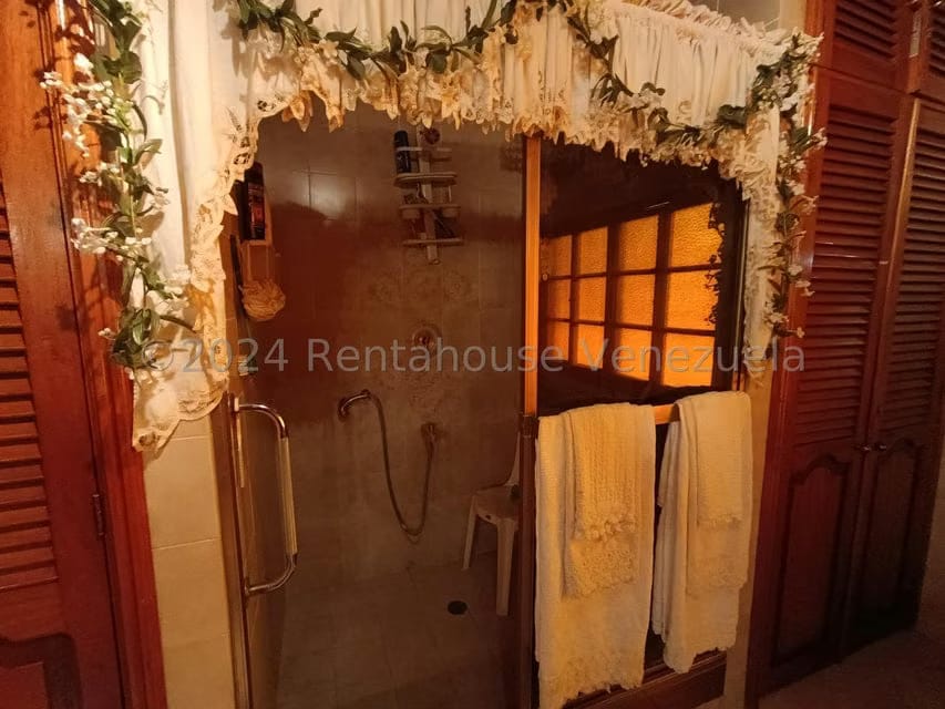 Casa (Duplex) en Venta en Santa Paula, Distrito Metropolitano - 38