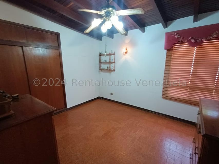 Casa (Duplex) en Venta en Santa Paula, Distrito Metropolitano - 39