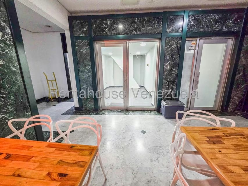 Comercial (Local Comercial) en Alquiler en La Castellana, Distrito Metropolitano - 13