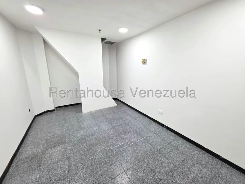 Comercial (Local Comercial) en Alquiler en La Castellana, Distrito Metropolitano - 3