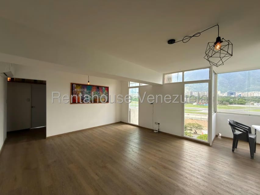 Apartamento (1 Nivel) en Venta en Chuao, Distrito Metropolitano - 4