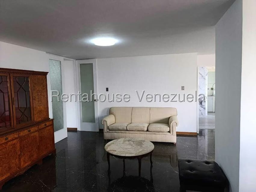 Apartamento (1 Nivel) en Alquiler en Los Palos Grandes, Distrito Metropolitano - 11