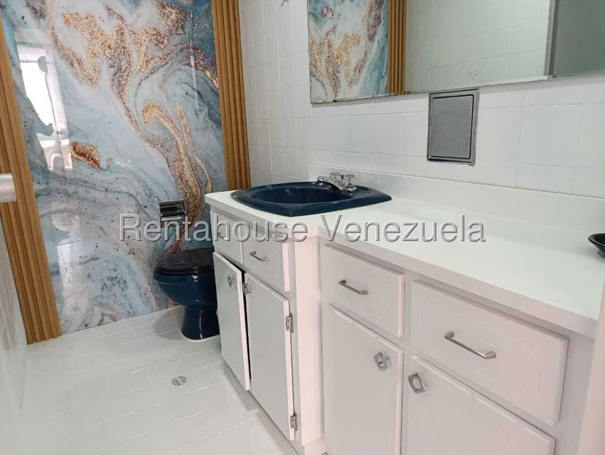 Apartamento (1 Nivel) en Alquiler en Los Palos Grandes, Distrito Metropolitano - 18