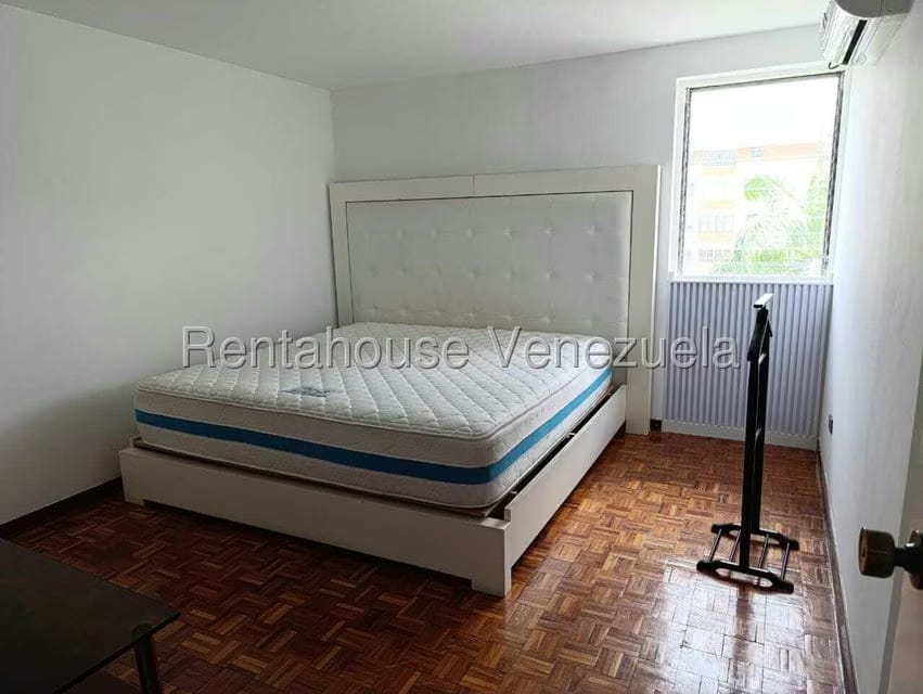 Apartamento (1 Nivel) en Alquiler en Los Palos Grandes, Distrito Metropolitano - 19