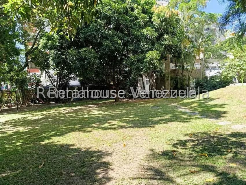 Apartamento (1 Nivel) en Alquiler en Los Palos Grandes, Distrito Metropolitano - 23