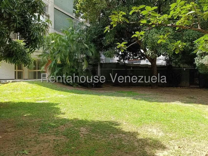 Apartamento (1 Nivel) en Alquiler en Los Palos Grandes, Distrito Metropolitano - 24