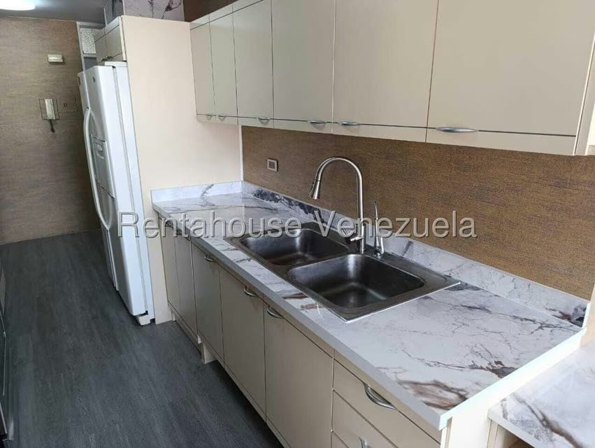 Apartamento (1 Nivel) en Alquiler en Los Palos Grandes, Distrito Metropolitano - 5