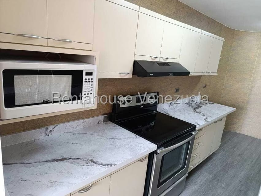 Apartamento (1 Nivel) en Alquiler en Los Palos Grandes, Distrito Metropolitano - 6