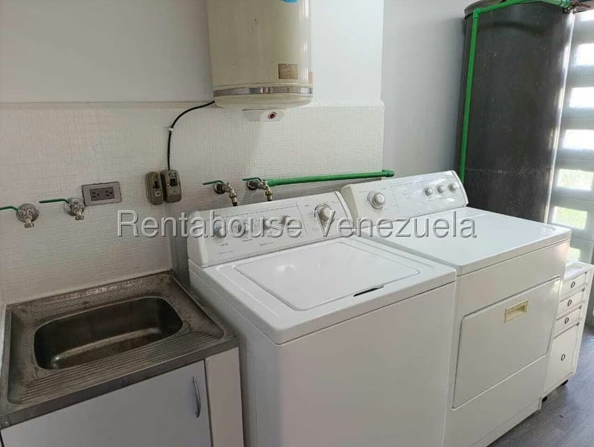 Apartamento (1 Nivel) en Alquiler en Los Palos Grandes, Distrito Metropolitano - 8