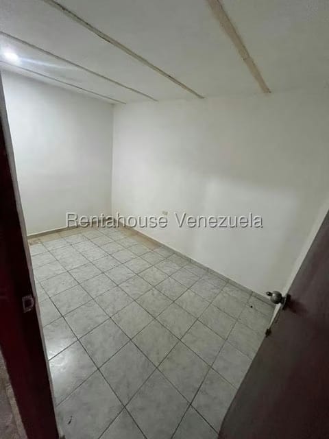 Apartamento (1 Nivel) en Alquiler en Caña de Azucar, Aragua - 11