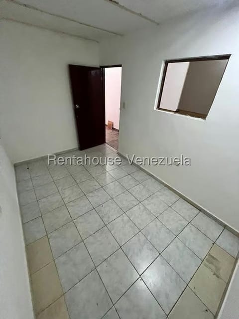 Apartamento (1 Nivel) en Alquiler en Caña de Azucar, Aragua - 12