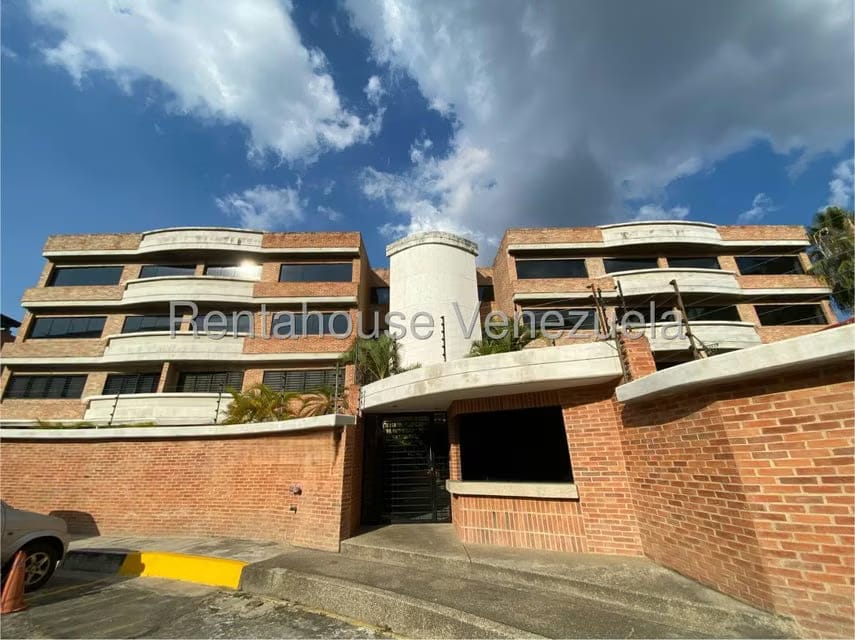 Apartamento (Duplex) en Alquiler en La Bonita, Distrito Metropolitano