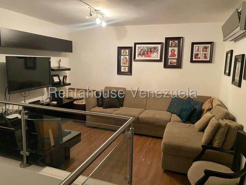 Apartamento (Duplex) en Alquiler en La Bonita, Distrito Metropolitano - 13