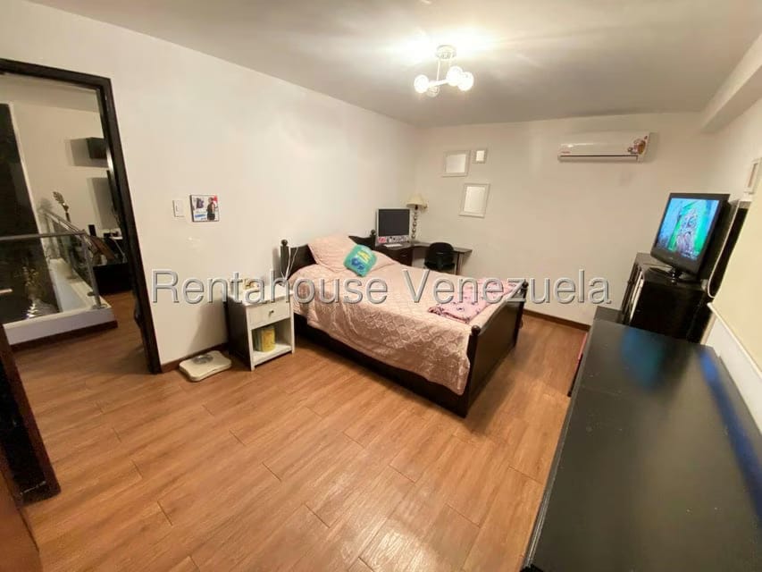Apartamento (Duplex) en Alquiler en La Bonita, Distrito Metropolitano - 18